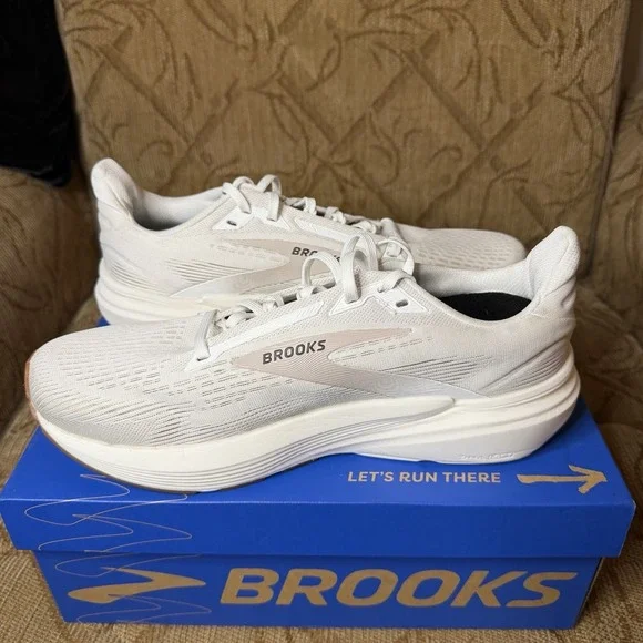 Brooks Womens Revel 8 Size 10.5 D Wide Sneakers White Chateau Gray Shoes EUC! - Picture 3 of 9